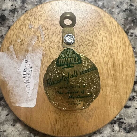 House of Myrtlewood Hand-Painted Wooden Bear small vintage plaque. Oregon. - Picture 2 of 2